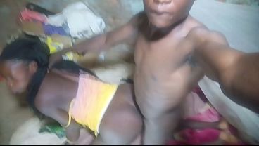 femme noire mature avec gros cul et sexy jeune femme africaine elle prit en selfie